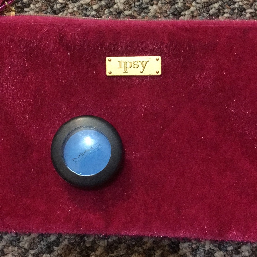 MAC matte eyeshadow